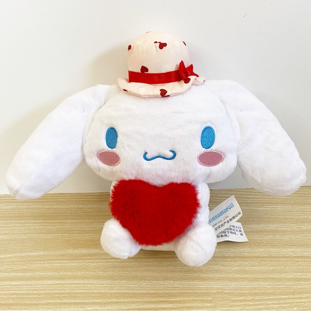 NWOT Cinnamoroll Sanrio Heart Plush
